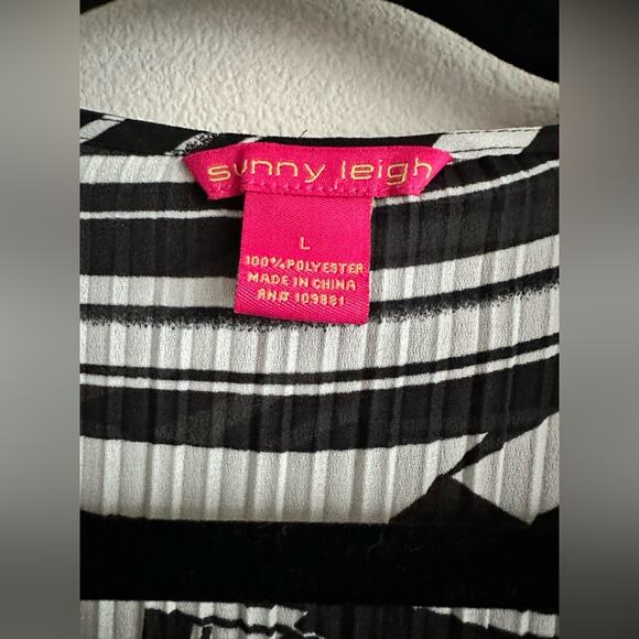 Sunny Leigh Y2K Open Front Black & White Ruffle Tunic Top | Bell Sleeve Size L - Picture 4 of 7